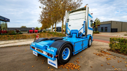 20251019-Tom-Holding-00504